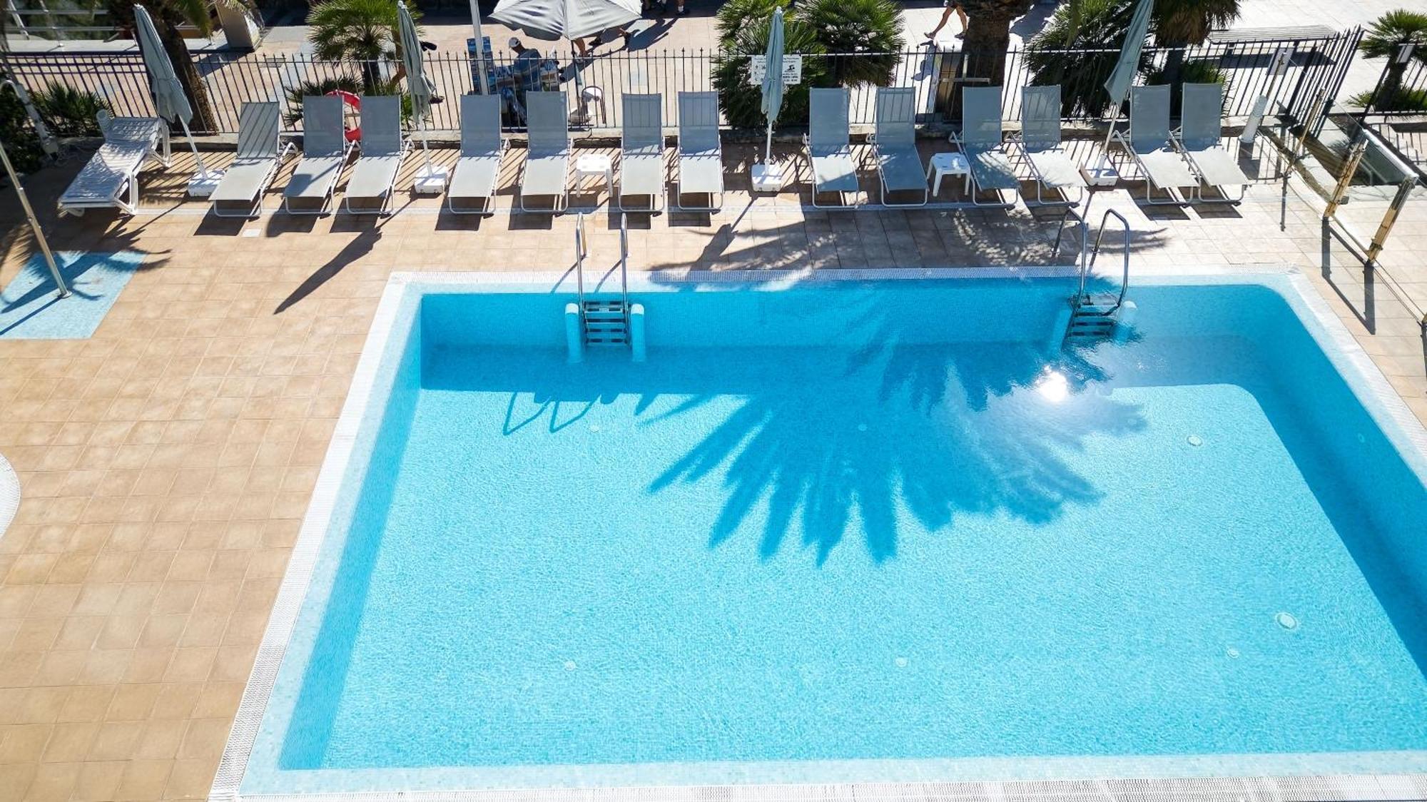 Salt Apartments Reina Sol بلايا ديل إنغلز المظهر الخارجي الصورة
